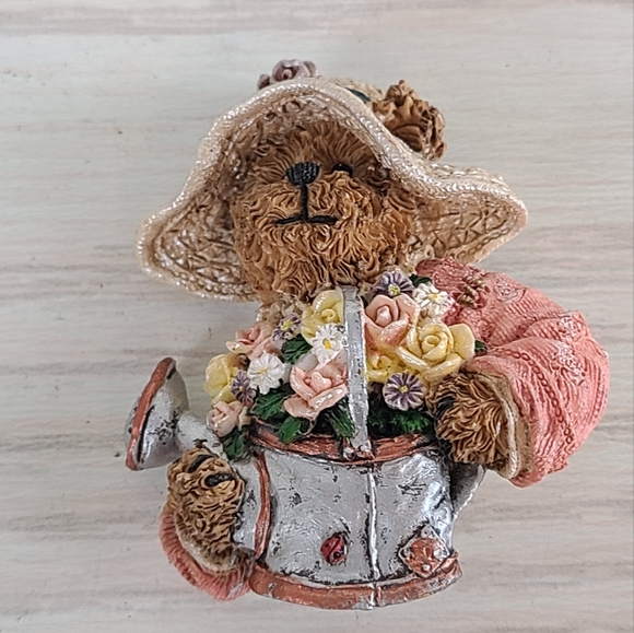 Boyd's Bears Pin Eleanor with Watering Can Full of Flowers - Picture 1 of 4